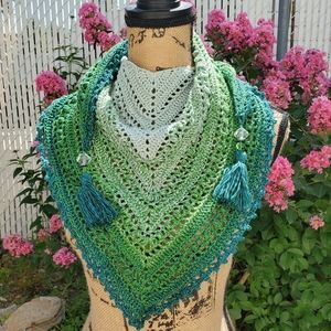 💖 New Handmade Crochet Baktus / Shawl / Triangular Scarf